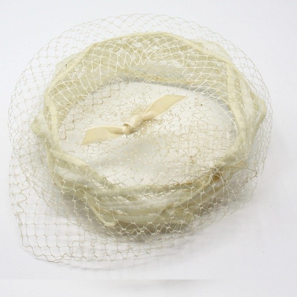 Vintage 1950s 3" High Ivory Mesh Ring Pillbox Hat w Ribbons and Veil - Hey Viv - Picture 5 of 6